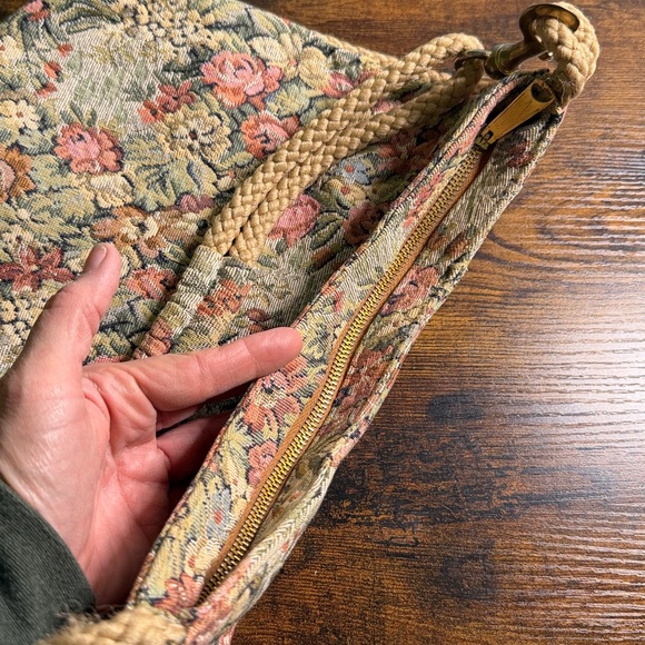 Vintage Floral Tapestry Shoulder Bag - Picture 7 of 9